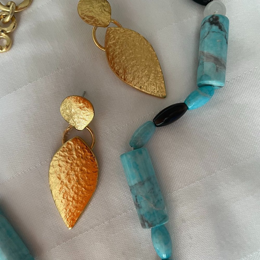 SK Turquoise and Gold Pendant Necklace and Earrings - Picture 5 of 10